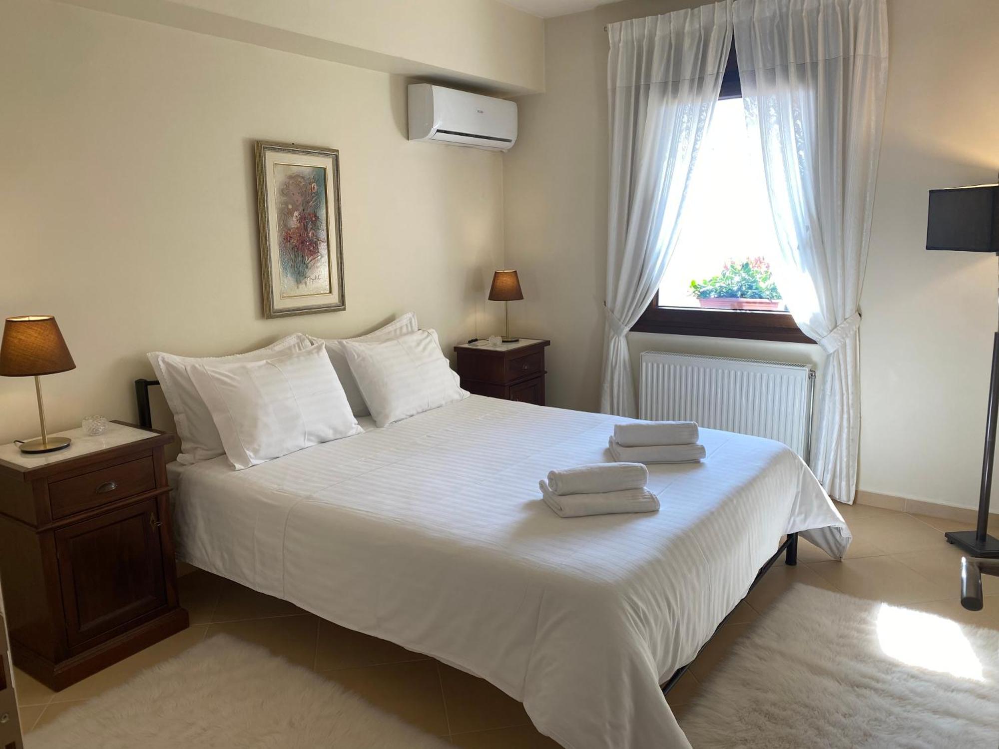 House With View In Amfithea Apartment Янина Екстериор снимка